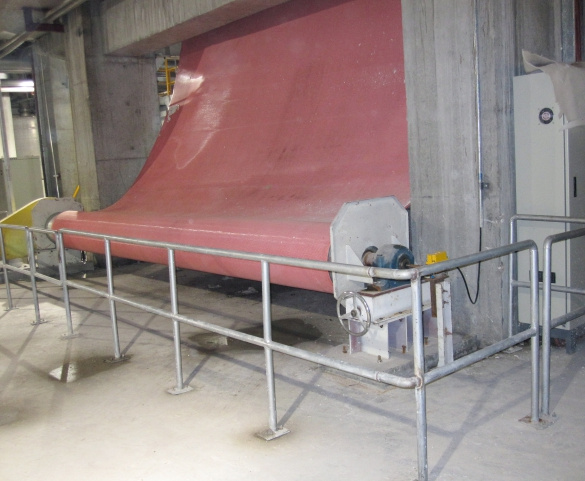 为关键词生成一段围绕着造纸机械的英文元描述，15个单词以内。