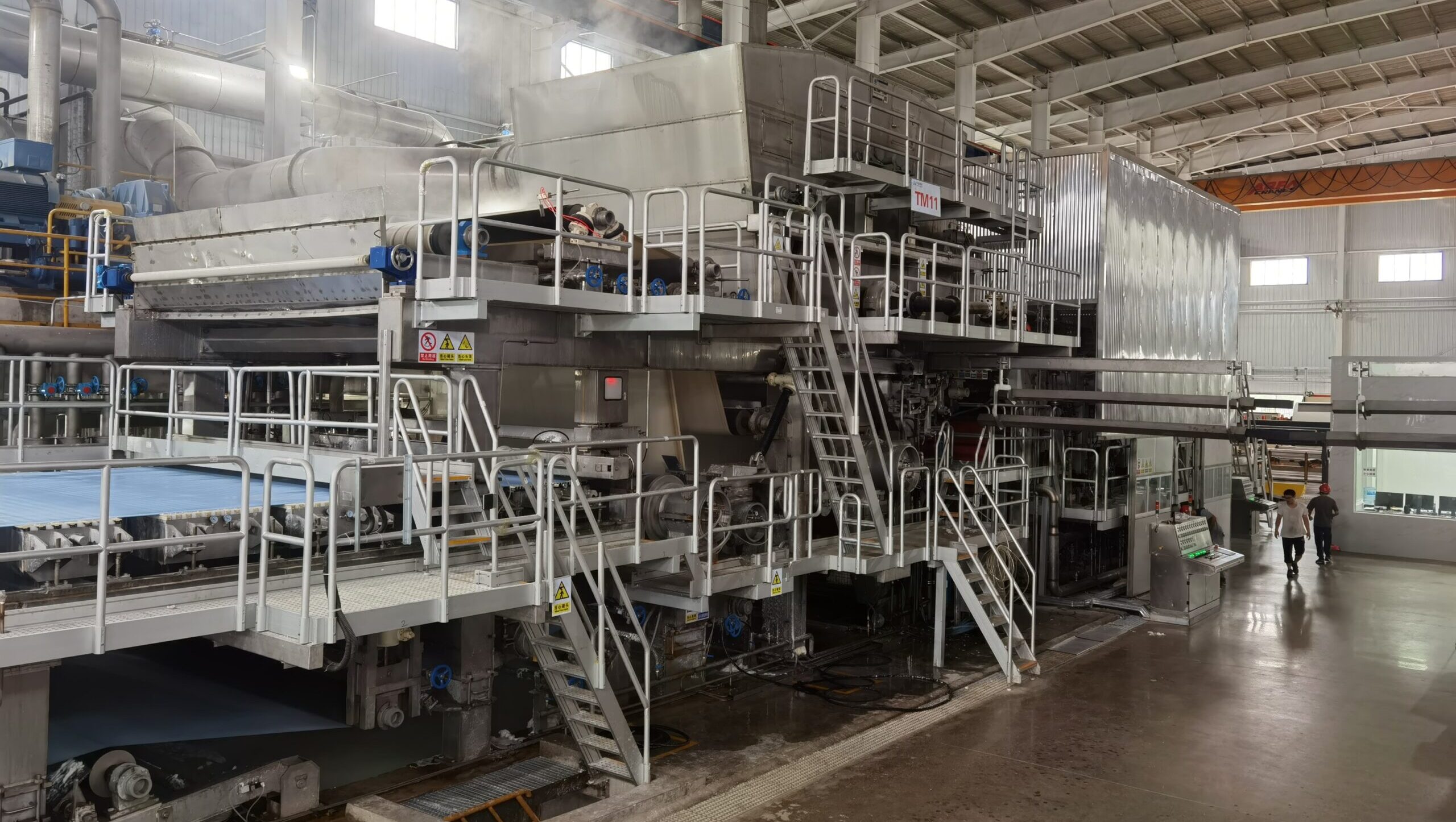 Hand towel dispenser